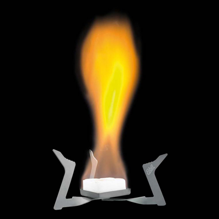 ESBIT-SOLID-FUEL-STOVE-TITANIUM-WITH-FIRE Esbit Εστια Στερεου Καυσιμου Από Τιτανιο – Esbit Estia Stereou